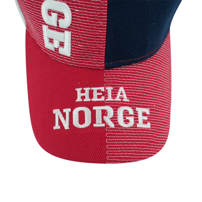 Caps med norsk flagg i rødt, hvitt og blått